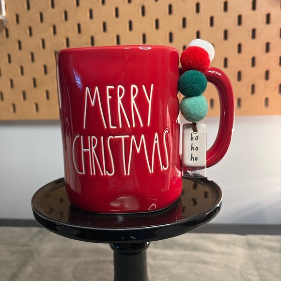Rae Dunn Merry Christmas coffee/tea/cocoa mug - Picture 1 of 3